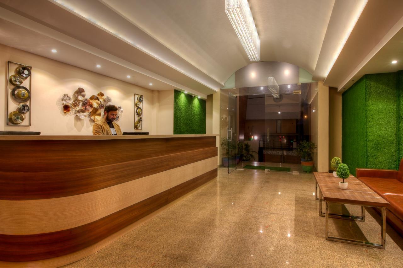 Atithi Suites - An Ahg Hotel Greater Noida Esterno foto