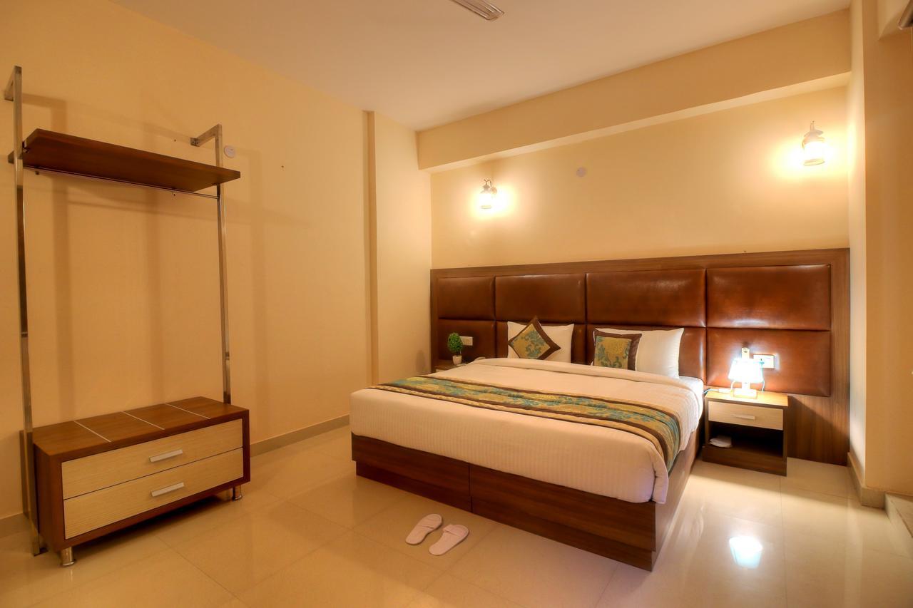 Atithi Suites - An Ahg Hotel Greater Noida Esterno foto