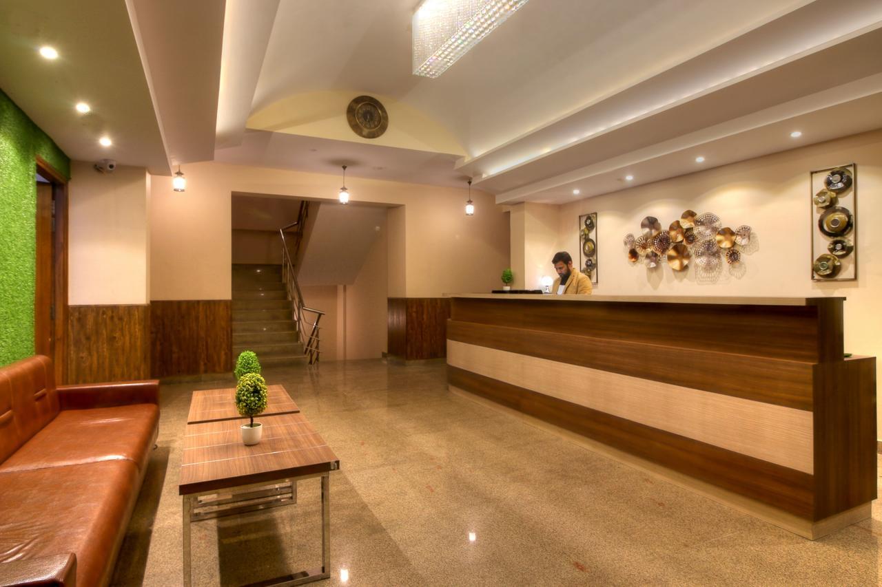 Atithi Suites - An Ahg Hotel Greater Noida Esterno foto