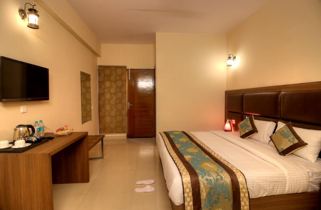 Atithi Suites - An Ahg Hotel Greater Noida Esterno foto