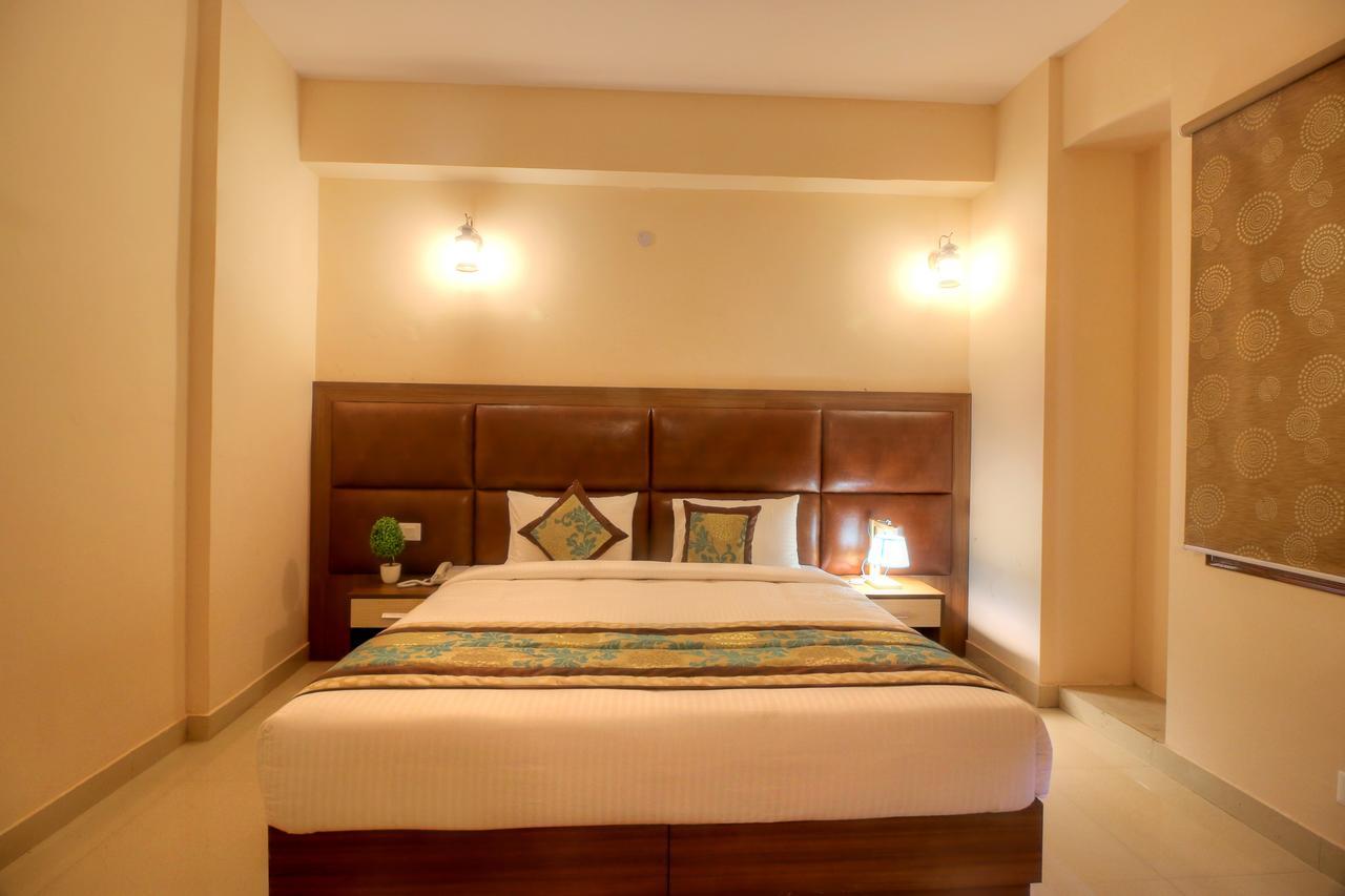 Atithi Suites - An Ahg Hotel Greater Noida Esterno foto